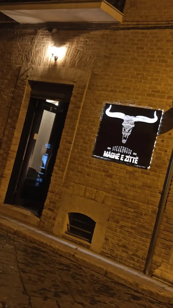 VITTORIO HOUSTON 99 _Magne e Zitte_San Severo_review