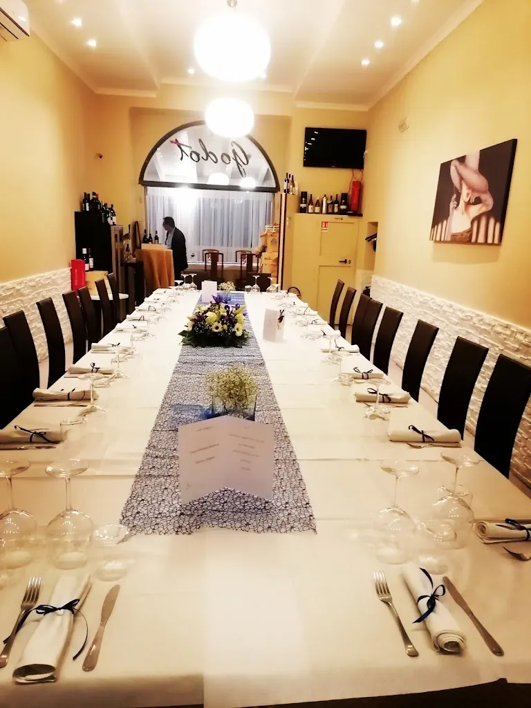 Godot restaurant in Stornarella