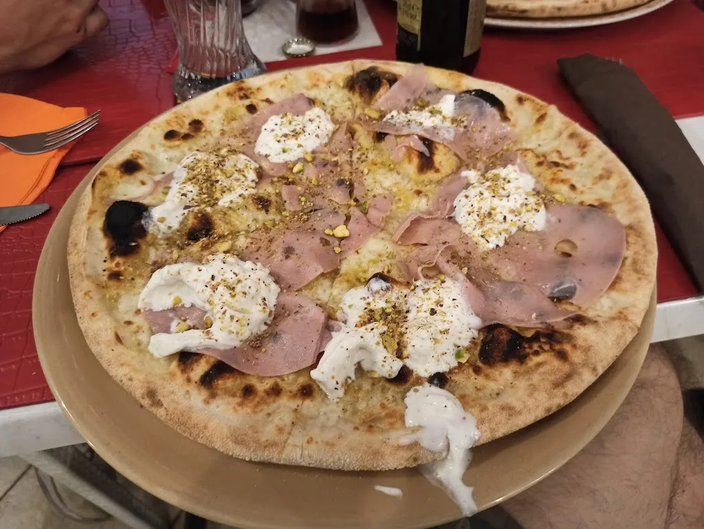 Pizzeria piccadilly_Santeramo in Colle_slider_image_2