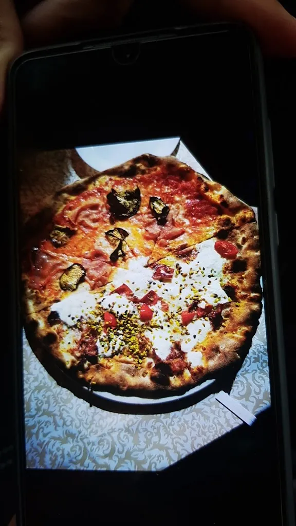 helene DELMAS_Pizzeria del corso_Santeramo in Colle_recensione