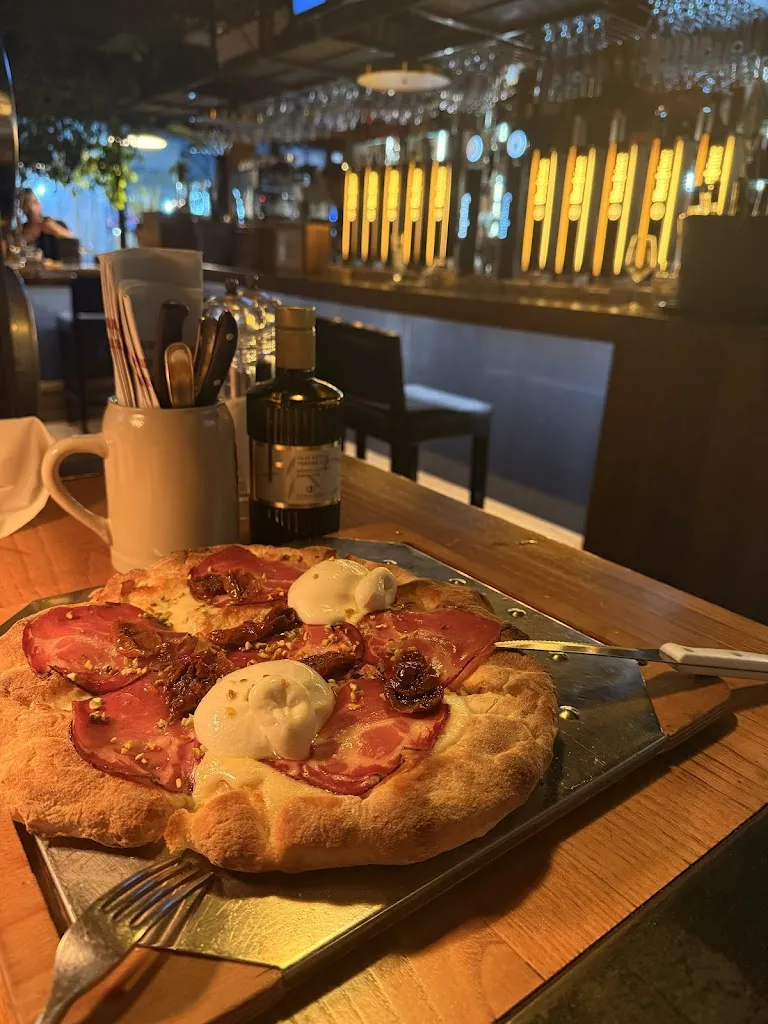 Elena G_Ristorante Pizzeria Azzurra 1986_Torre San Giovanni_review