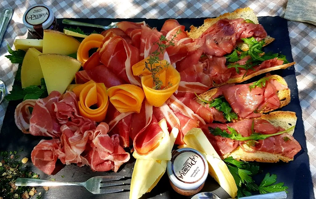 Trattoria La Pietra_Civitella Casanova_slider_image_3