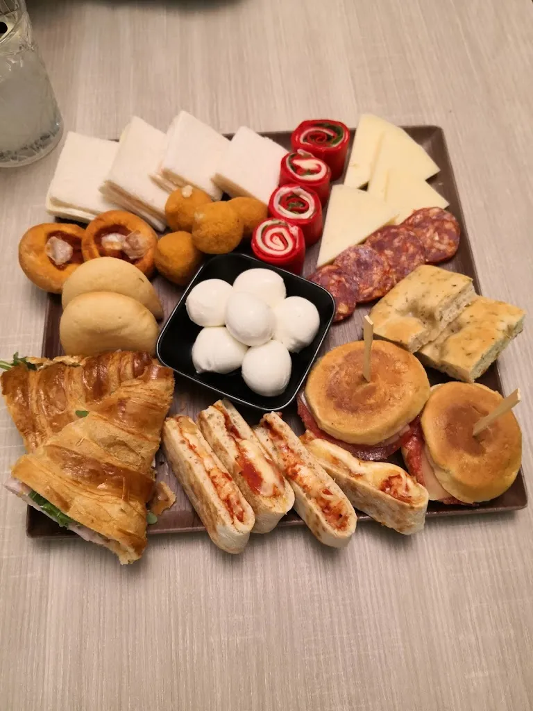 Road Cafè_Taurisano_slider_image_2