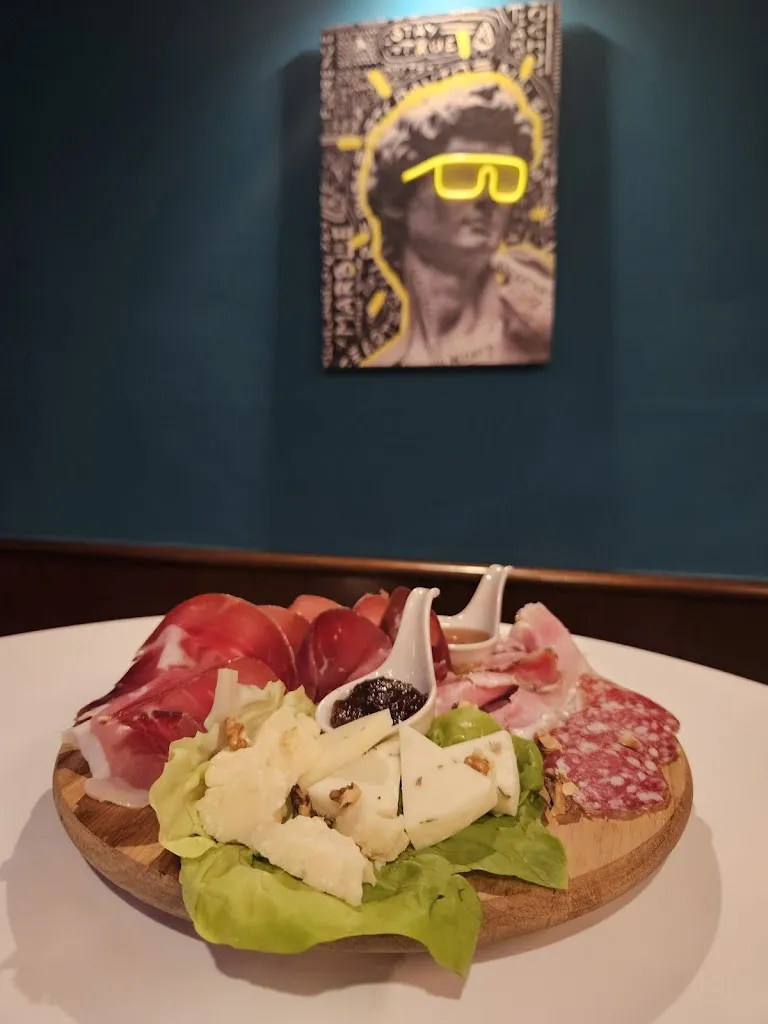 Euphoria Cocktail Bar_Taurisano_slider_image_2