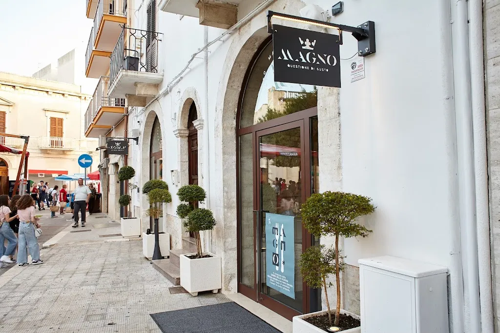 Magno restaurant in Turi