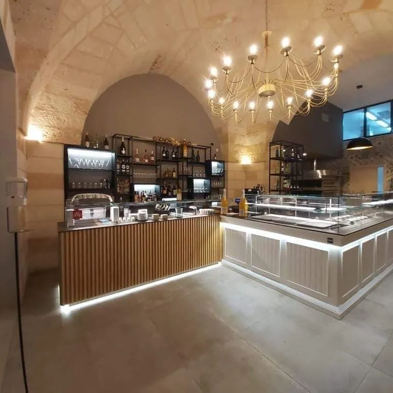 BINARIO 40 PIZZA & BISTROT restaurant in Tuturano