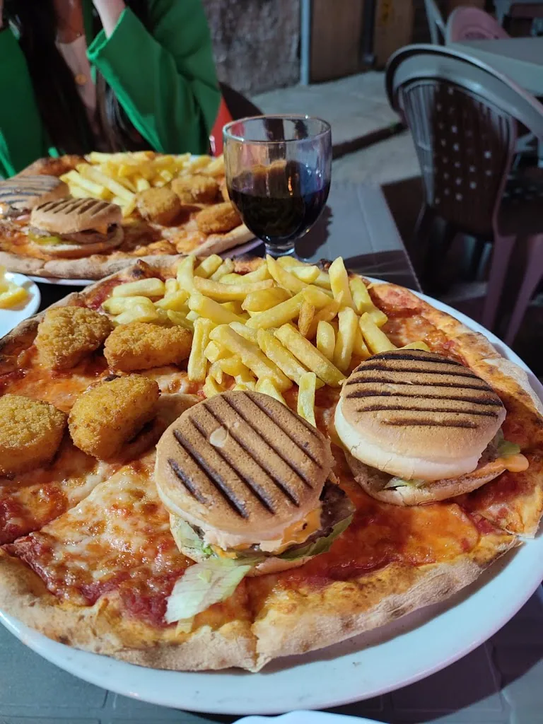 Daniele Tancredi_33 APRILE Disco-Pub Cicchetteria Pizzeria Paposceria Piadineria Paninoteca_Torremaggiore_Bewertung