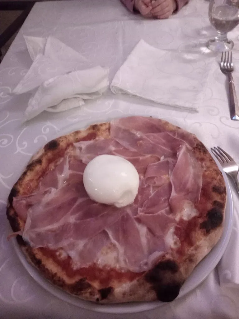 Luigia Caputo_33 APRILE Disco-Pub Cicchetteria Pizzeria Paposceria Piadineria Paninoteca_Torremaggiore_Bewertung