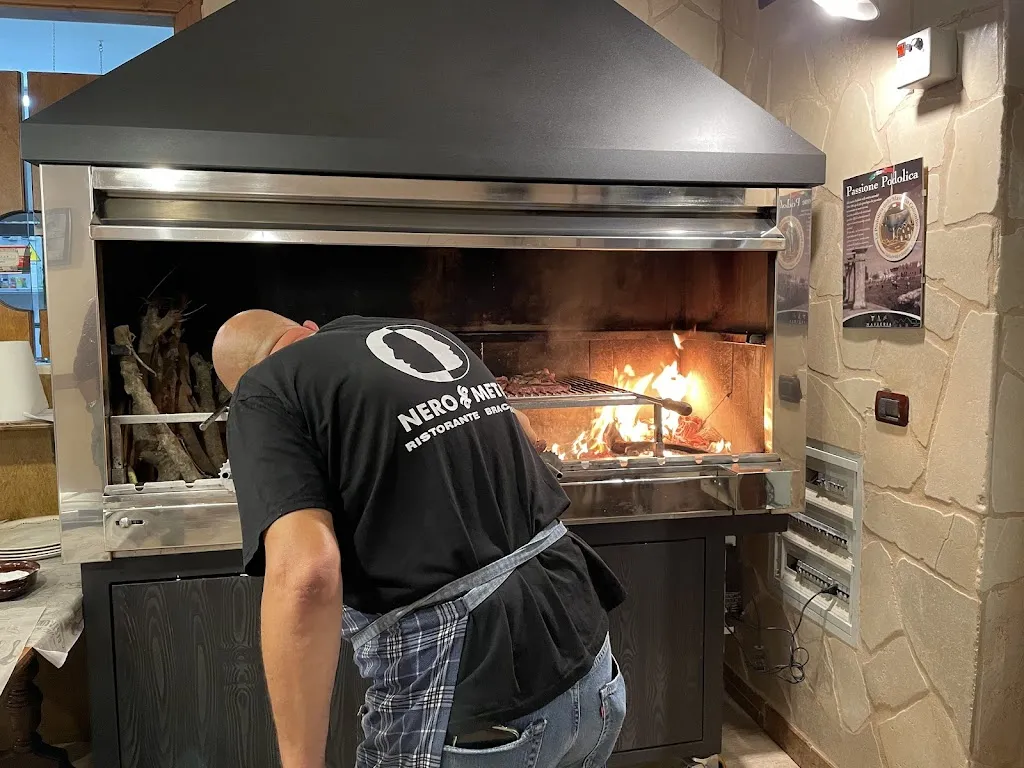 Francesco Paolo Scaglioso_Nero a Metà_Villa Castelli_review