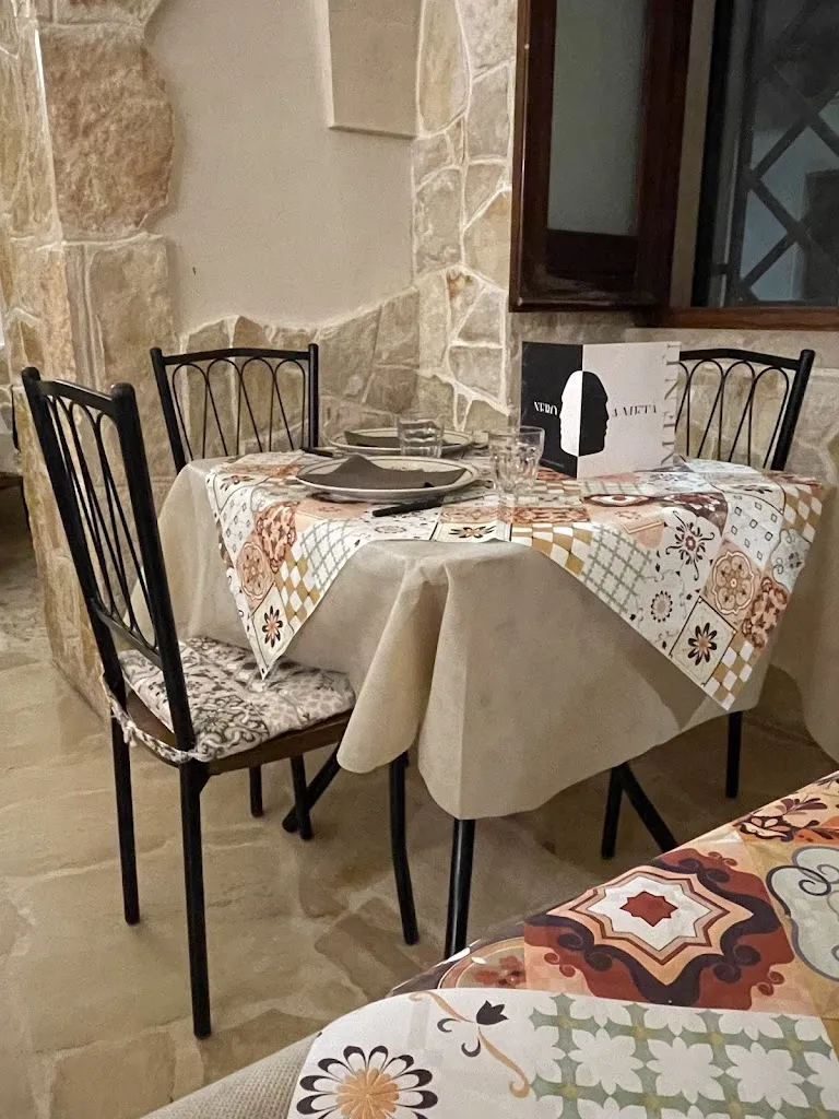 Nero a Metà ristorante a Villa Castelli