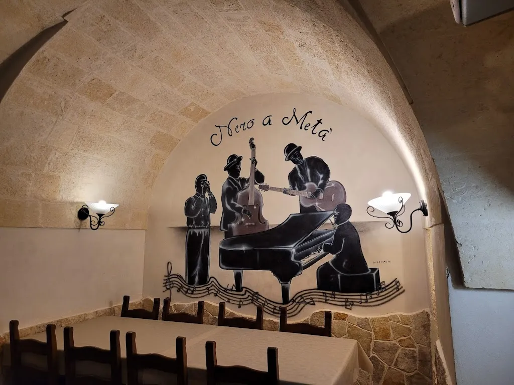 Nero a Metà_Villa Castelli_slider_image_3