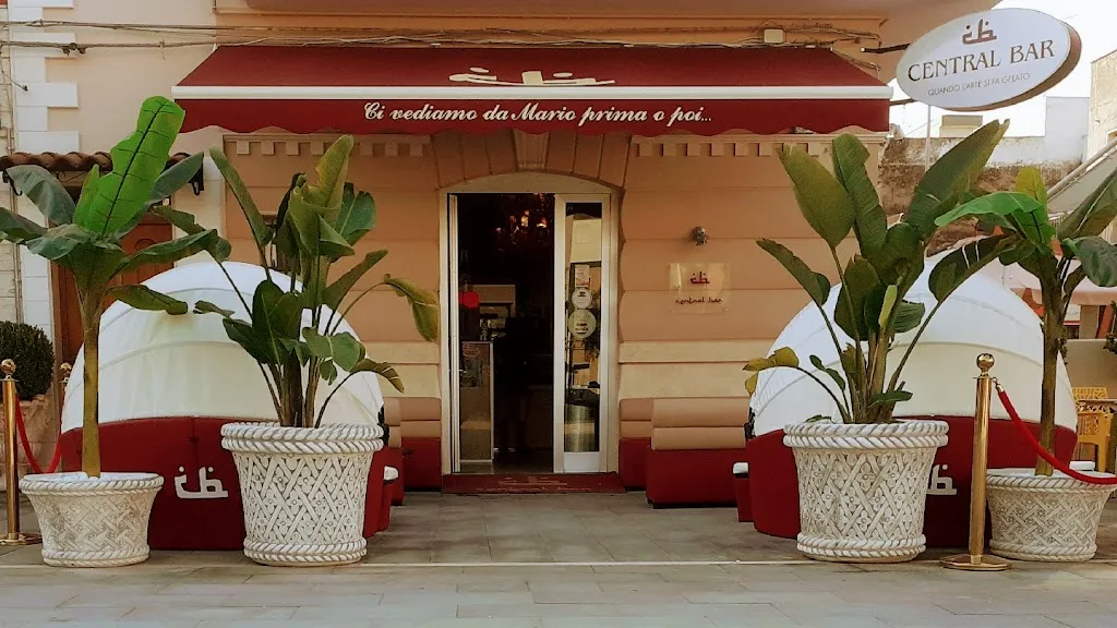 Central Bar restaurant in Zapponeta