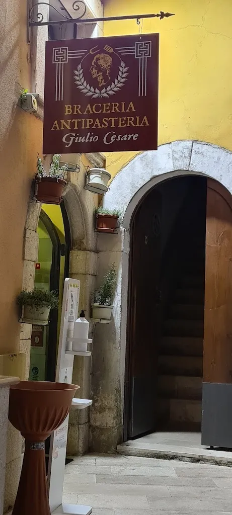 Braceria Giulio Cesare restaurant in Vico del Gargano