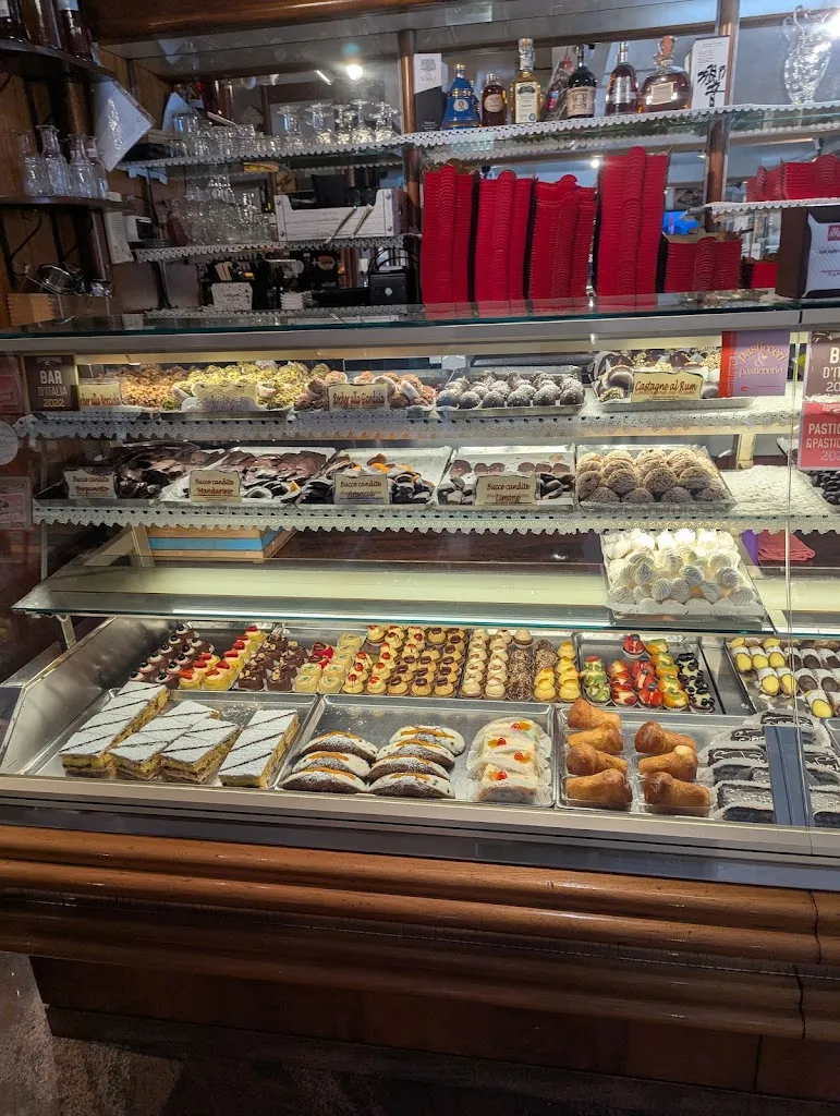 Ineta K._Pizzicato | Drink & Food_Vico del Gargano_review