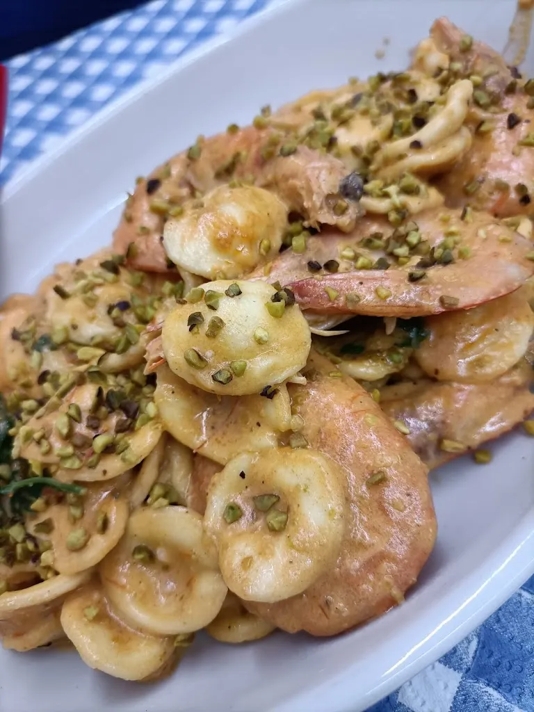 Alessio Antonio Rendina_Pizzeria. Rosticceria Con Piatti tipici da Asporto E Polli Allo Spiedo. ROSTIPIZZA Frittura di pesce_Vico del Gargano_review