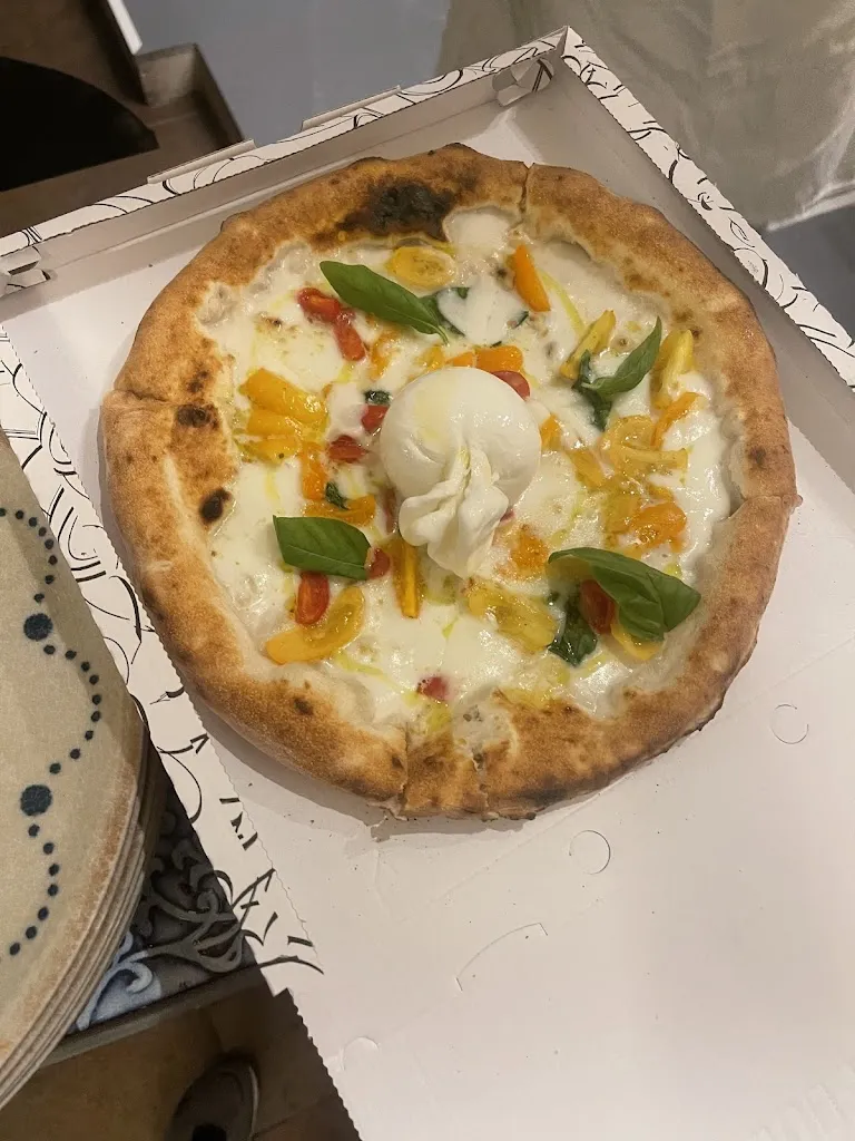 Tresor pizzeria napoletana, burger, cocktail_Spinazzola_slider_image_3