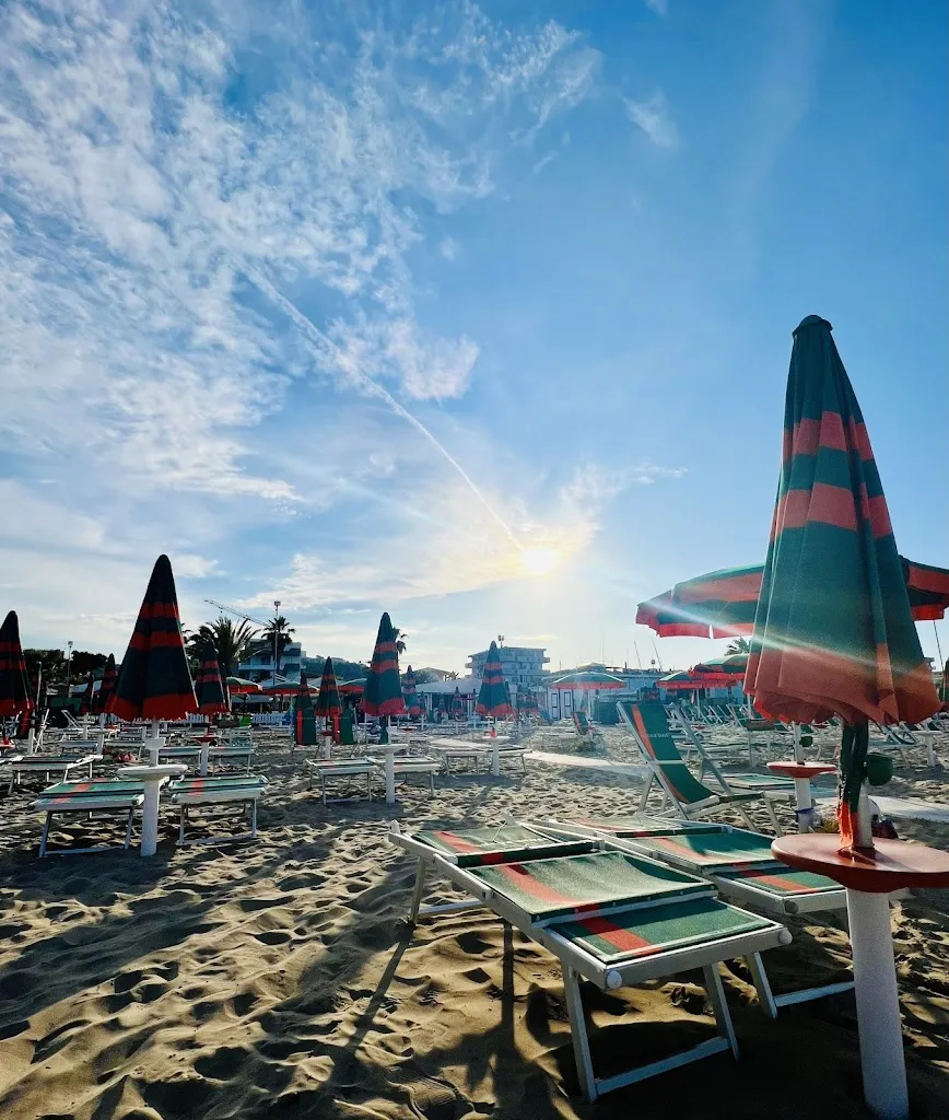 Luca Gurrieri_Piccolo chalet_Alba Adriatica_review