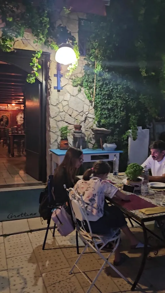 Vecchia Vieste RistoranteTipico_Vieste_slider_image_2