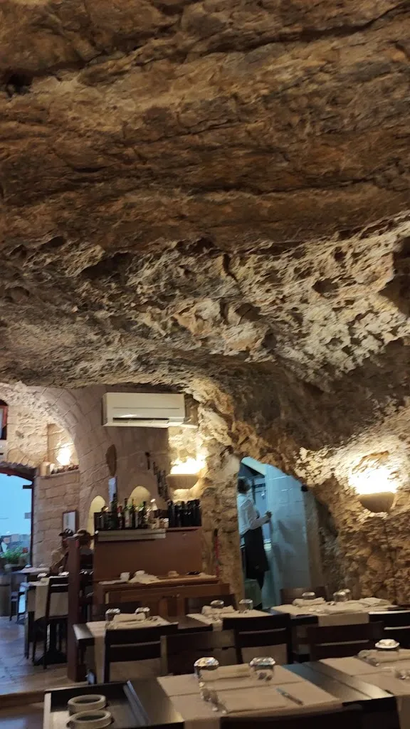 Maxim Novikov_Enoteca Vesta_Vieste_review