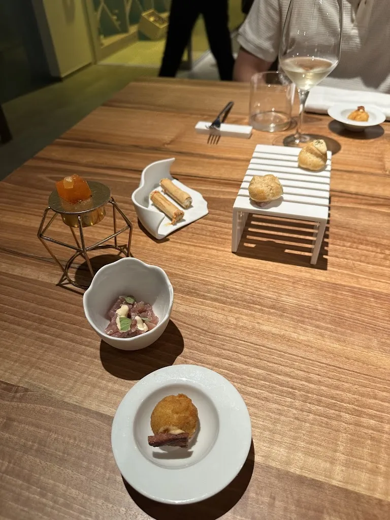 Arianna Montes_Acqua_Vieste_review