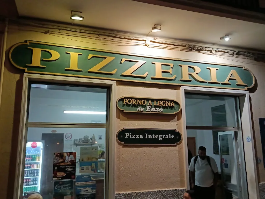 Pizzeria Da Enzo con Forno a Legna restaurant in Vieste