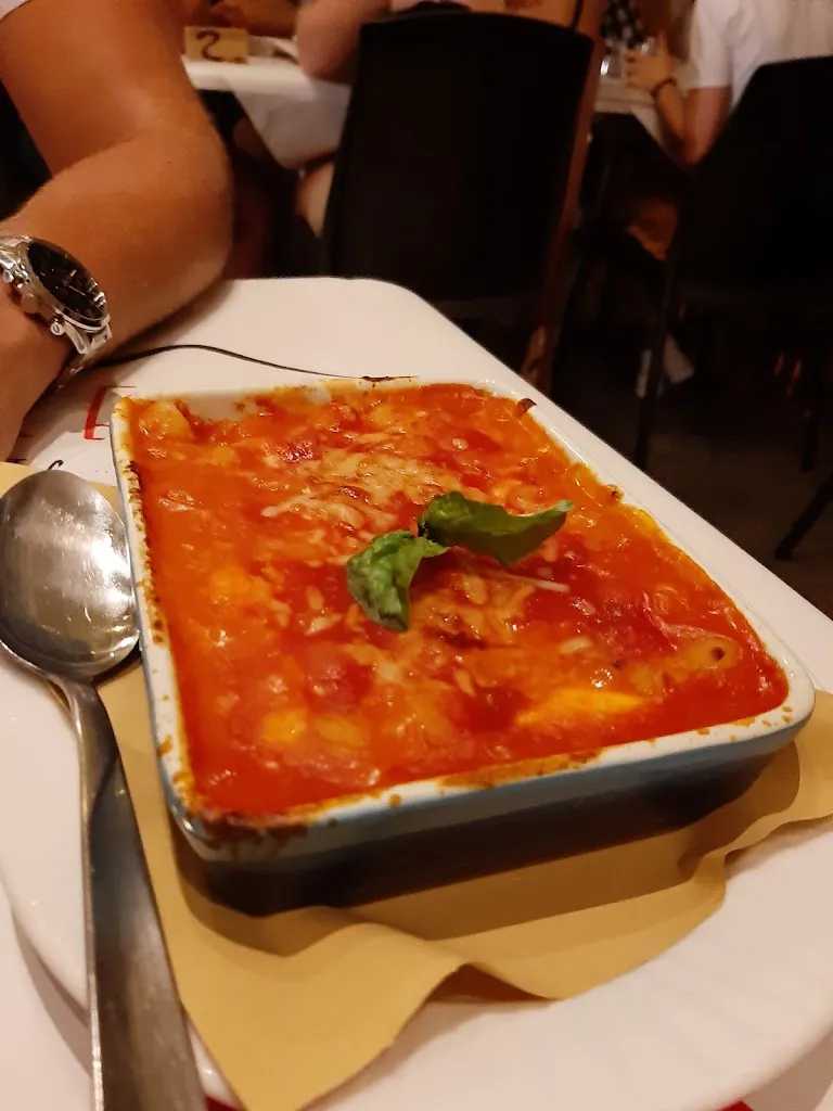 Irene Sciusco_Pizzeria Storelli Carlo_Trinitapoli_review