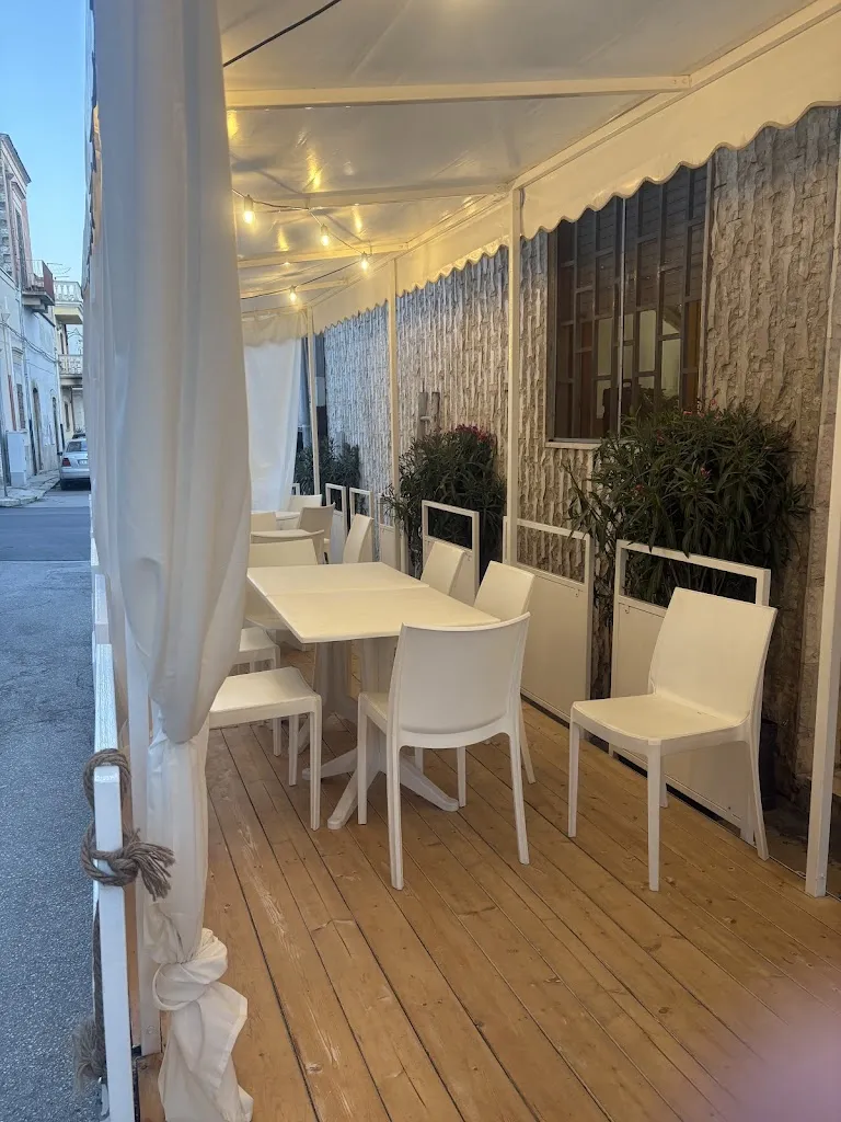 Red Lion V restaurant in Canosa di Puglia