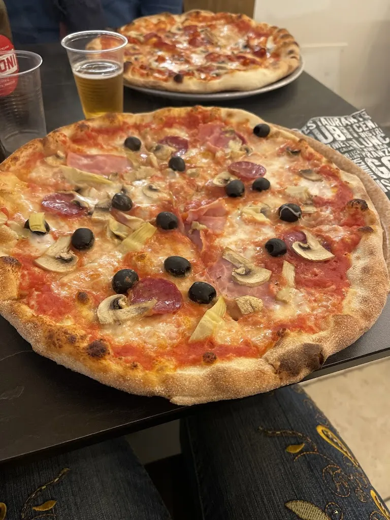 Pizzeria La Nicchia restaurant in Canosa di Puglia