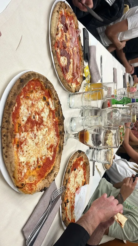 Matias Iguna_Rosarum_Avigliano_review