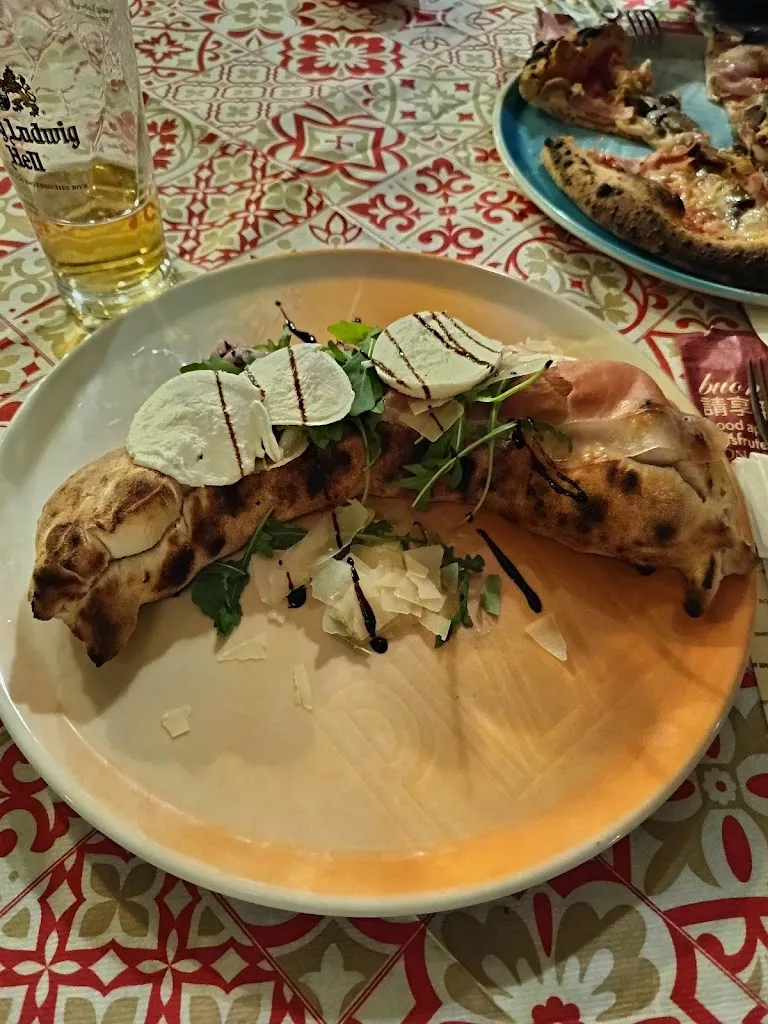 Marika Bovio_The Golden Hen Castle_Cancellara_review