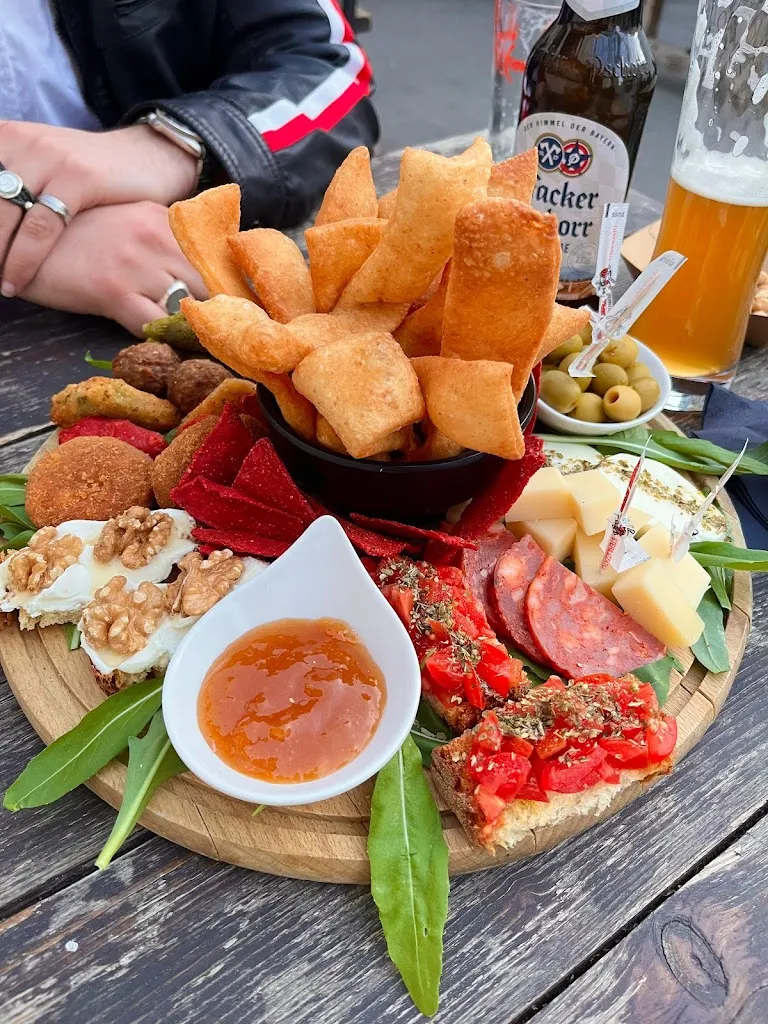 Memphis Pub_Bernalda_slider_image_3