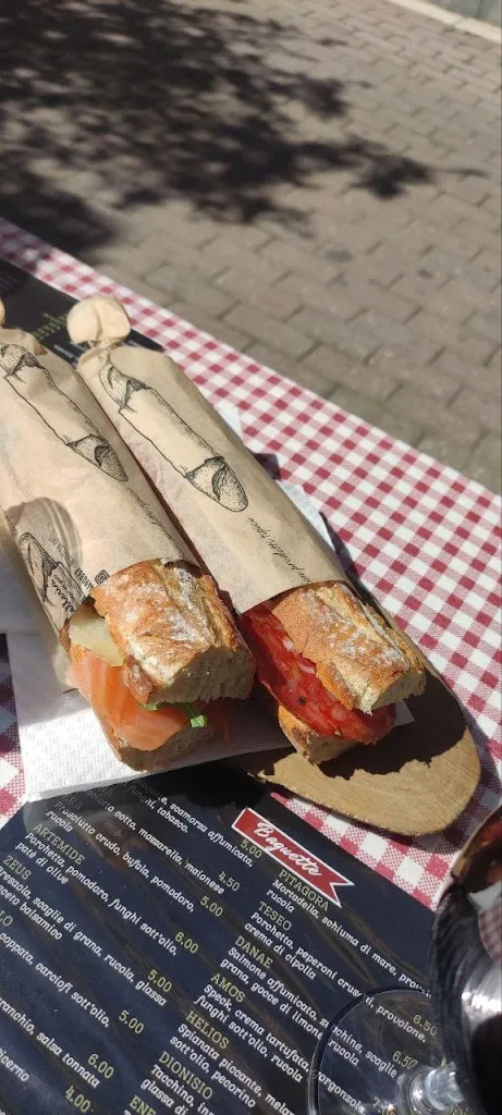 Luciana Mastrodomenico_Il Tempio Del Gusto, Baguetteria_Bernalda_reseña