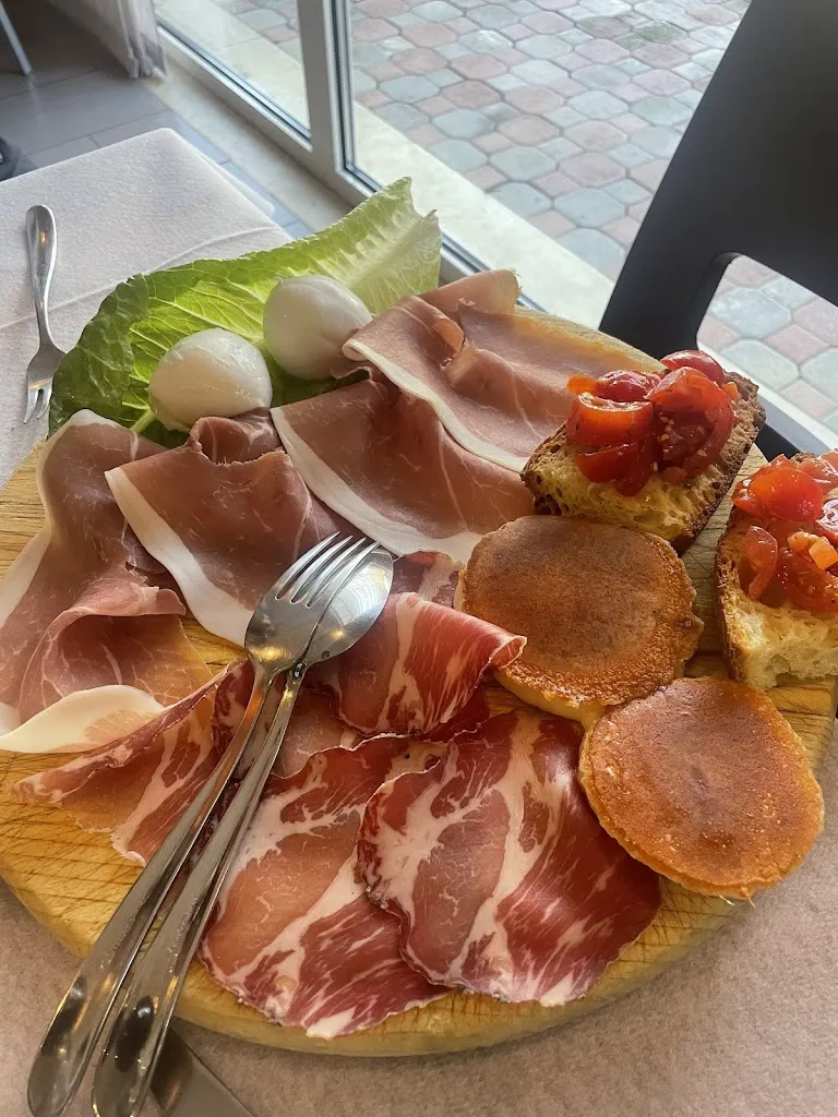 Divino Ristorante Pizzeria Affittacamere Di Joseph Cirigliano_Cirigliano_slider_image_3