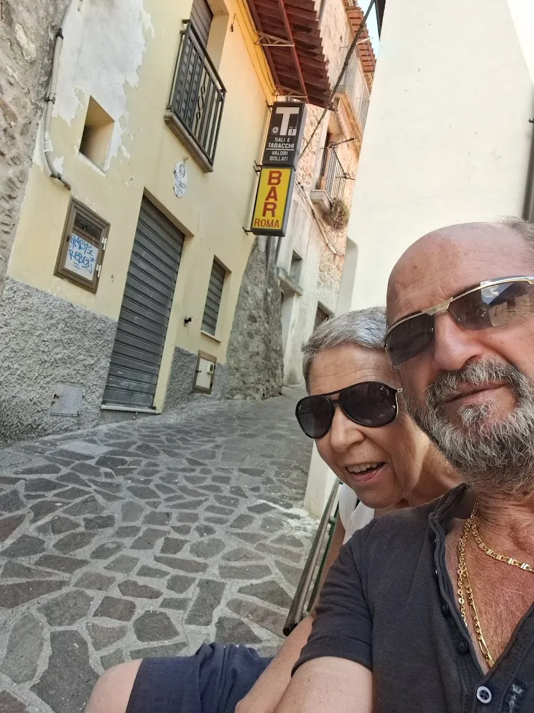 Lorenzo Lombardi_Girastrittue, Rooms for Rent_Colobraro_review