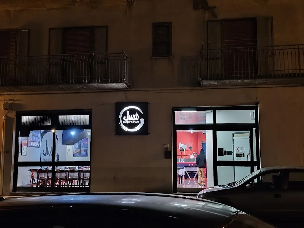 Just Burger & Pizza restaurant in Latronico