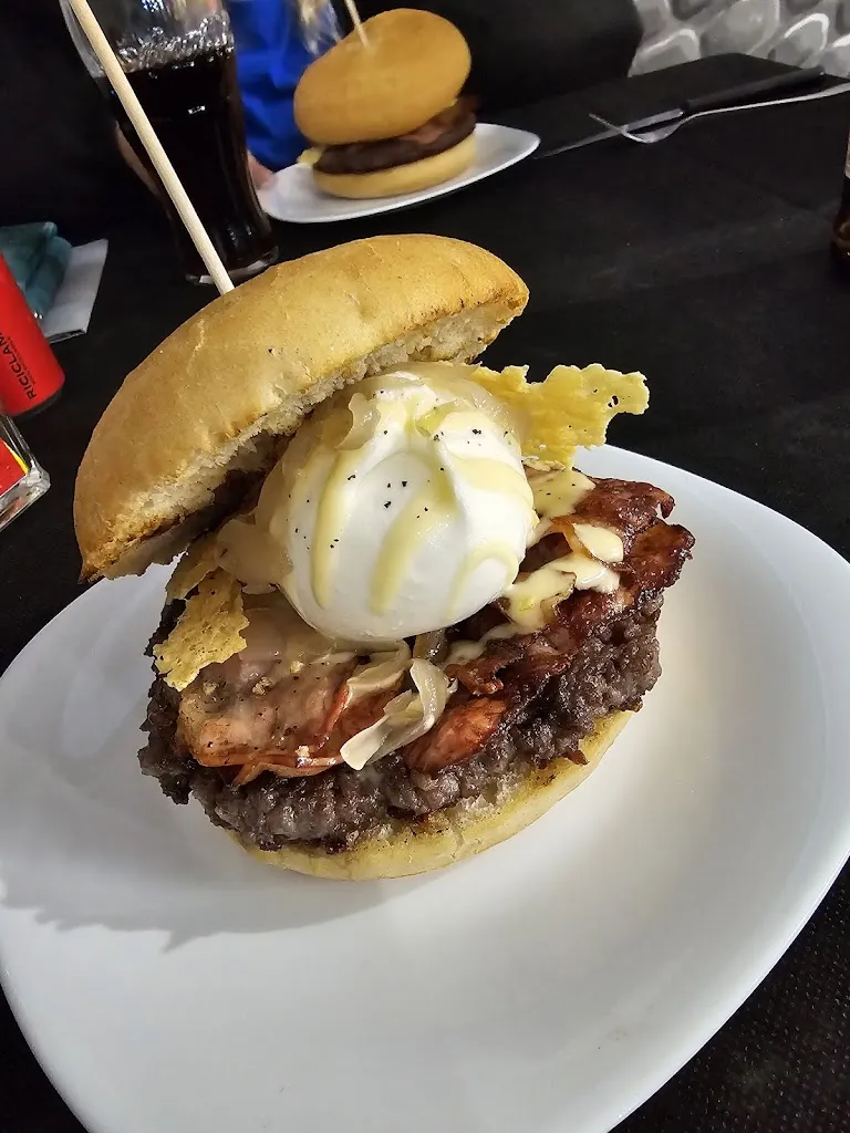 Just Burger & Pizza_Latronico_slider_image_3