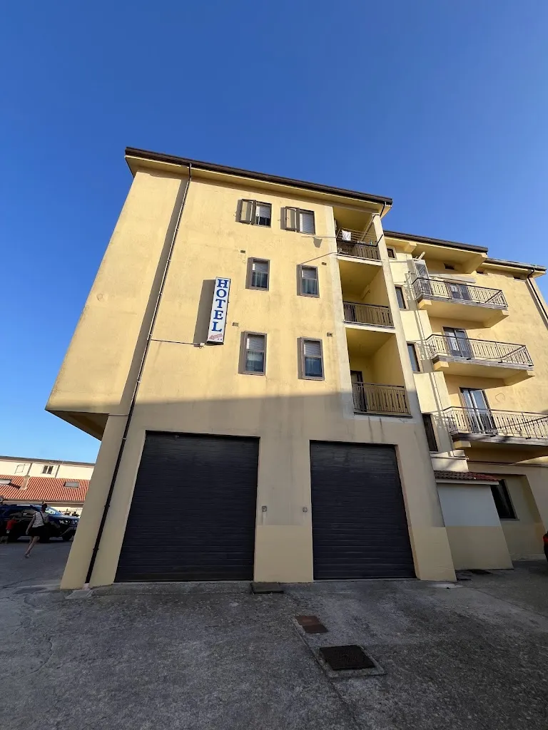 Alessandro Tuccio_Hotel Caimo_Lagonegro_review