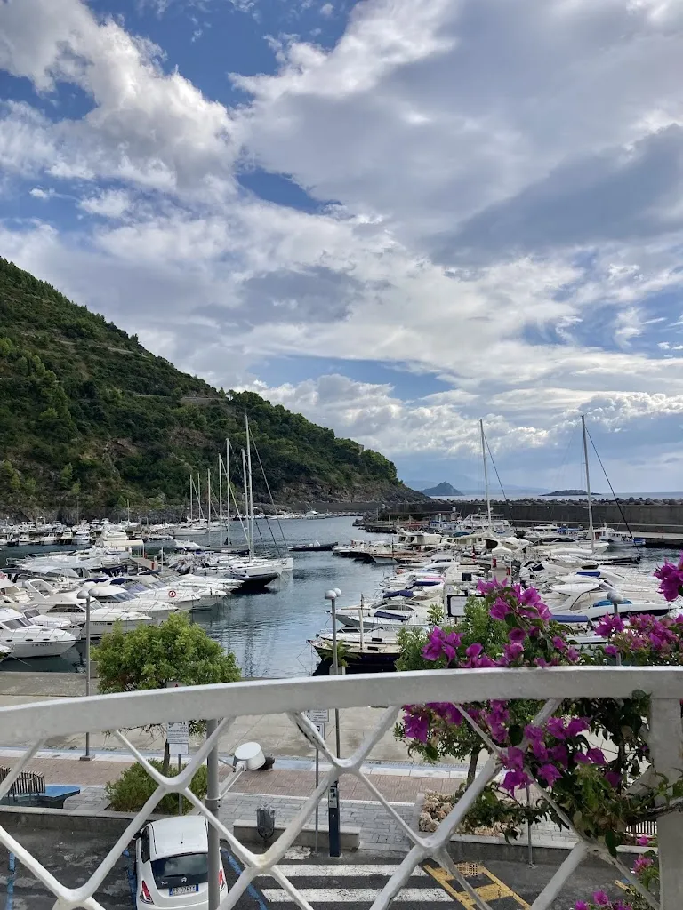 Therapist Donna Harris-Richards, LICSW_1999 il Ristorante Porto di Maratea_Maratea_recensione