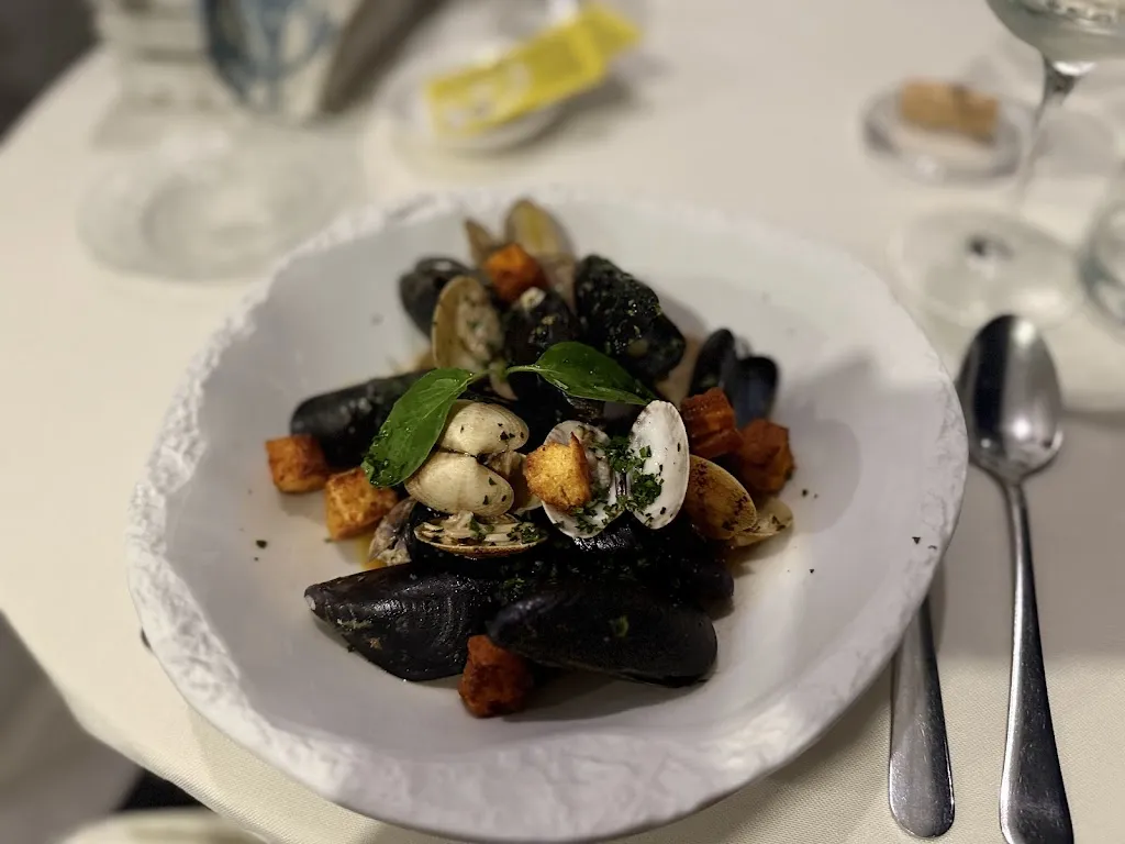 Olga Ch_Lanterna Rossa - Dario Amaro_Maratea_review