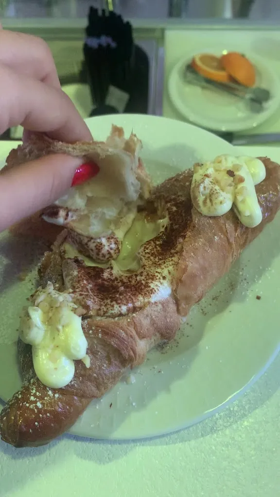 ADELAIDE AZZATO_Waikiki__bar_Marsico Nuovo_review