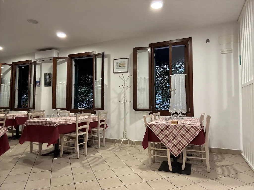 Trattoria La Battigia_Lido_slider_image_2