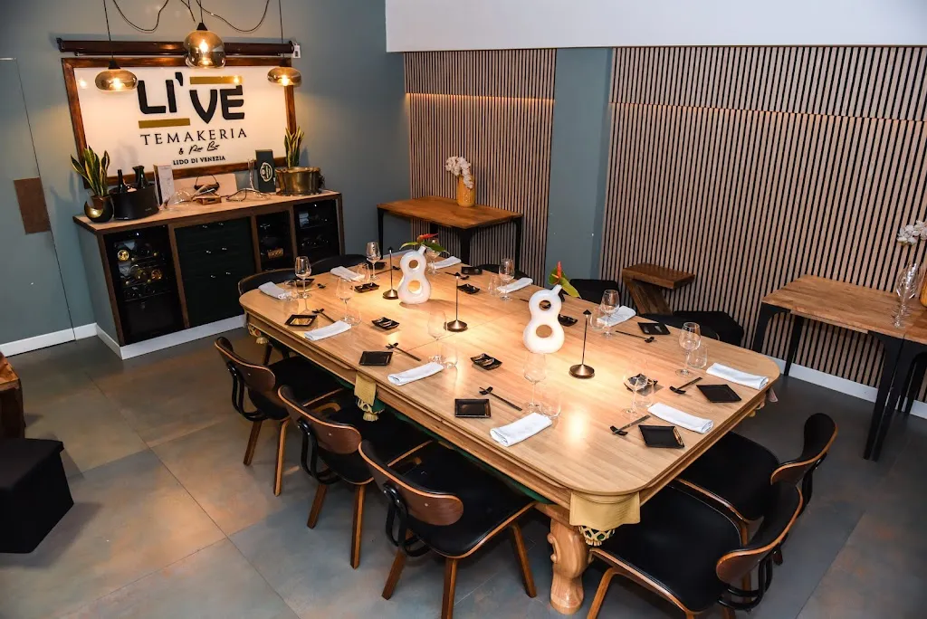 LiVe Sushi Bar restaurant in Lido