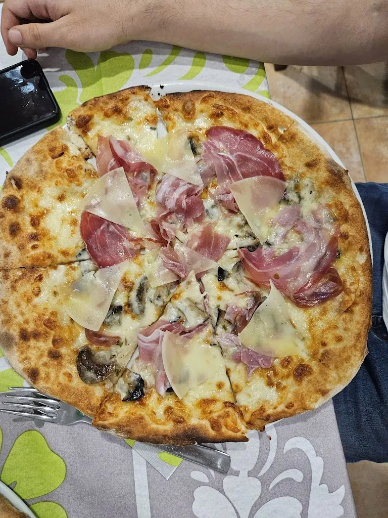 Pizzeria Ristorante Pub Da Micione restaurant in Maschito