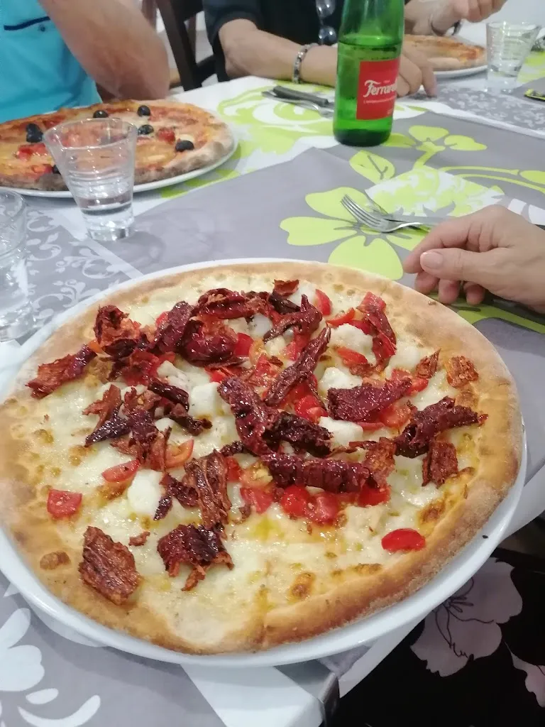 Pizzeria Ristorante Pub Da Micione_Maschito_slider_image_3