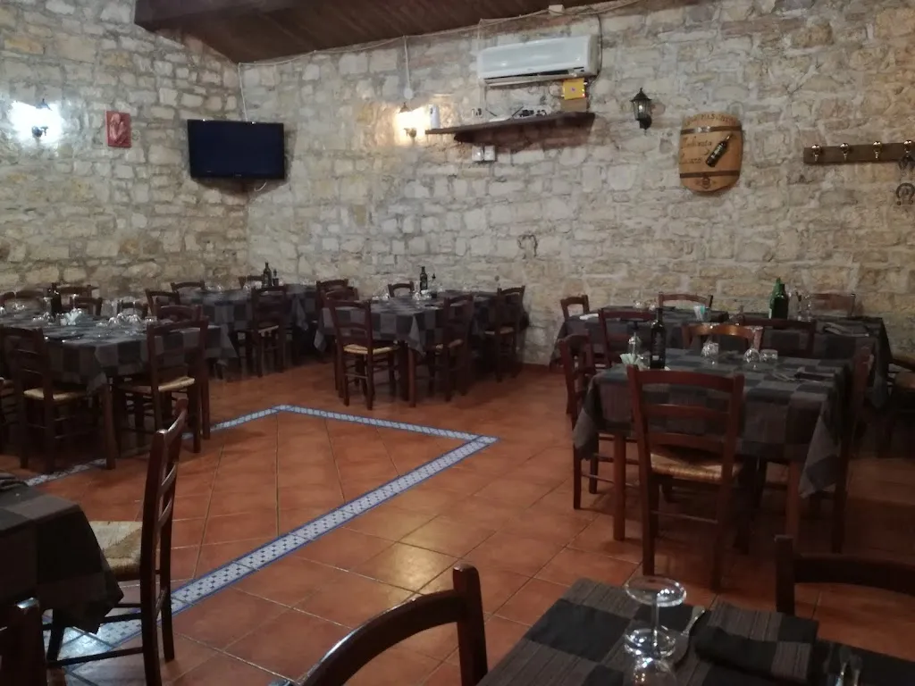 Agriturismo Masseria Sett'Anni restaurant in Maschito