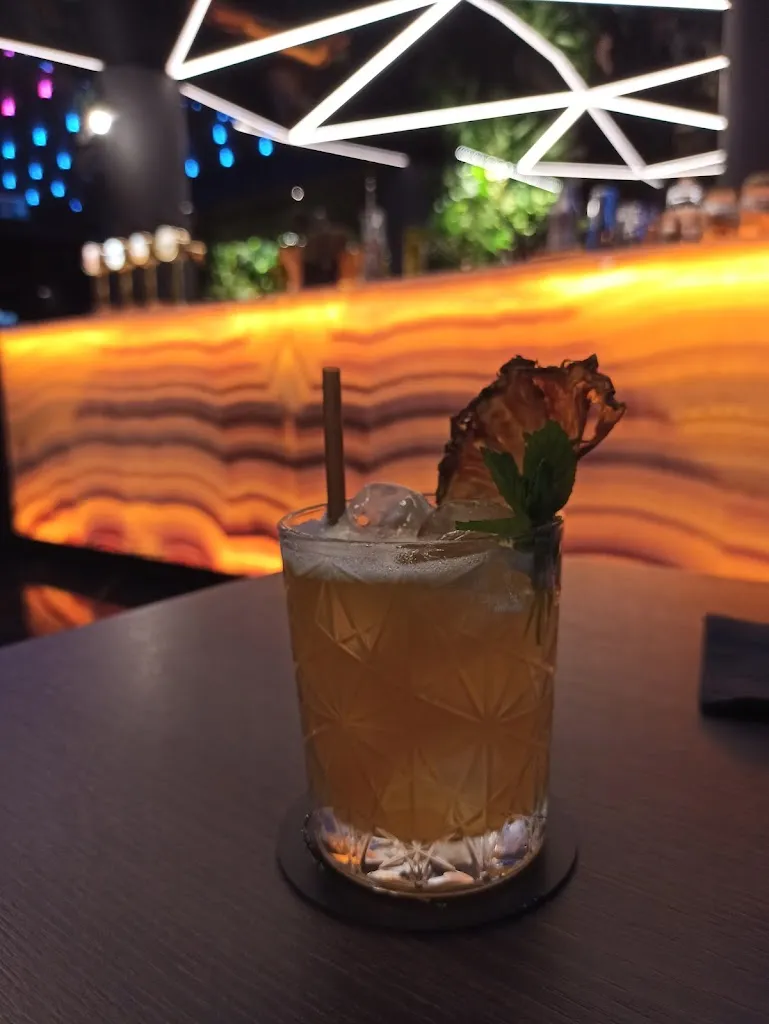 Ludovica Nadali_Kalan luxury lounge_Marsicovetere_recensione