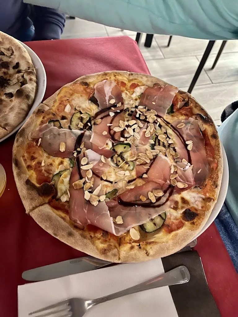 Emanuele Salvatore Dottore_Phoenix food & drink_Marconia_reseña