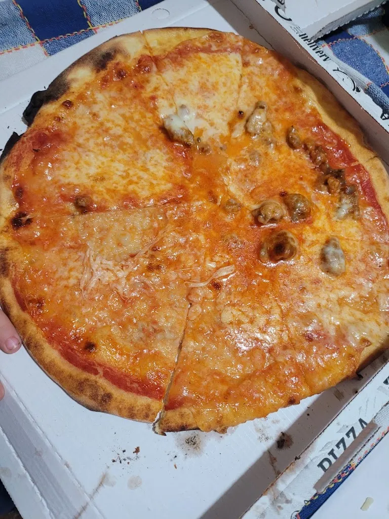 Mattia Esposito_La Lanterna_Marconia_review