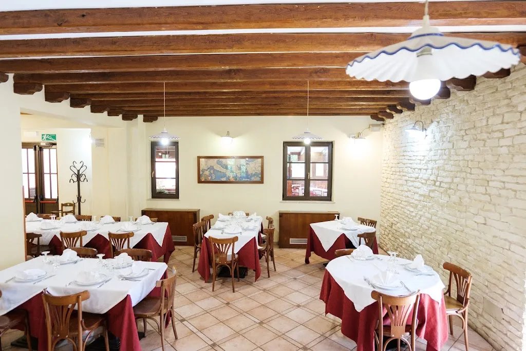 Agriturismo La Vecchia Fattoria restaurant in Moliterno