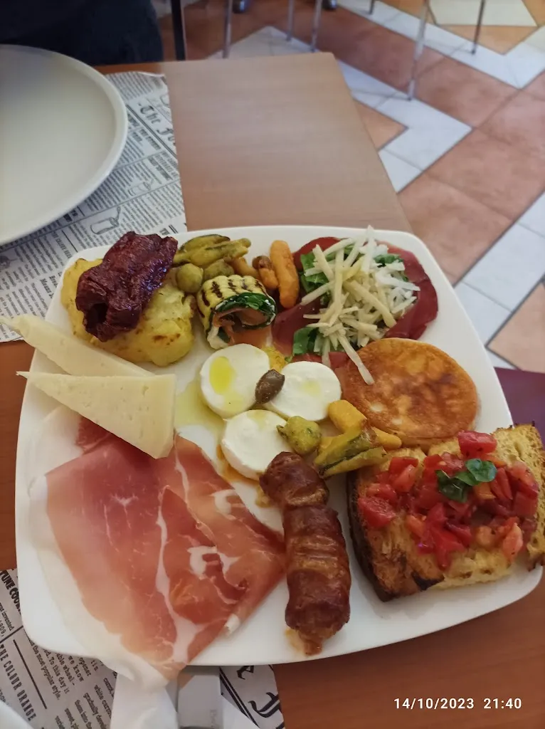 Giuseppe Martino_Arcimboldi Risto Pub_Moliterno_review